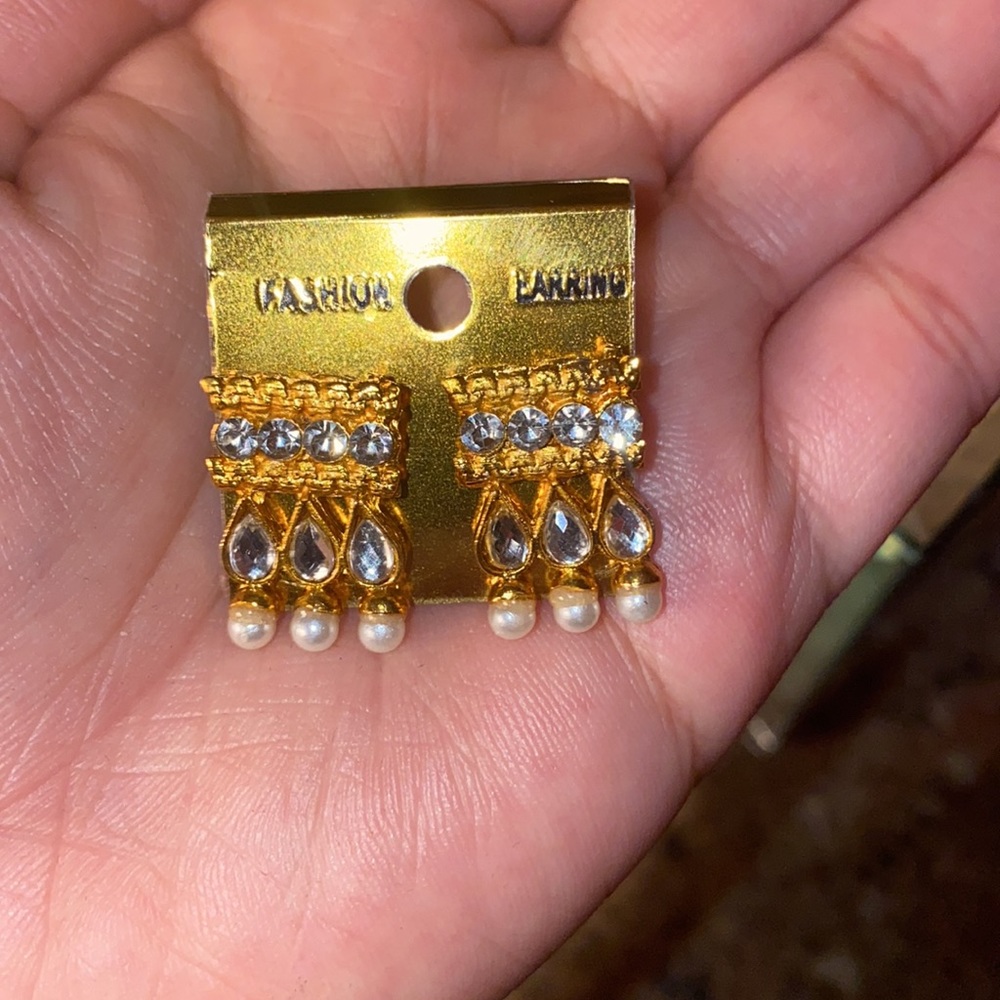 Jewelry - Picture 2 of 3